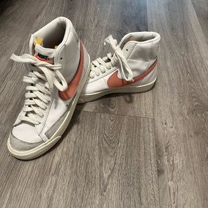 Lightly worn Nike blazers size 6